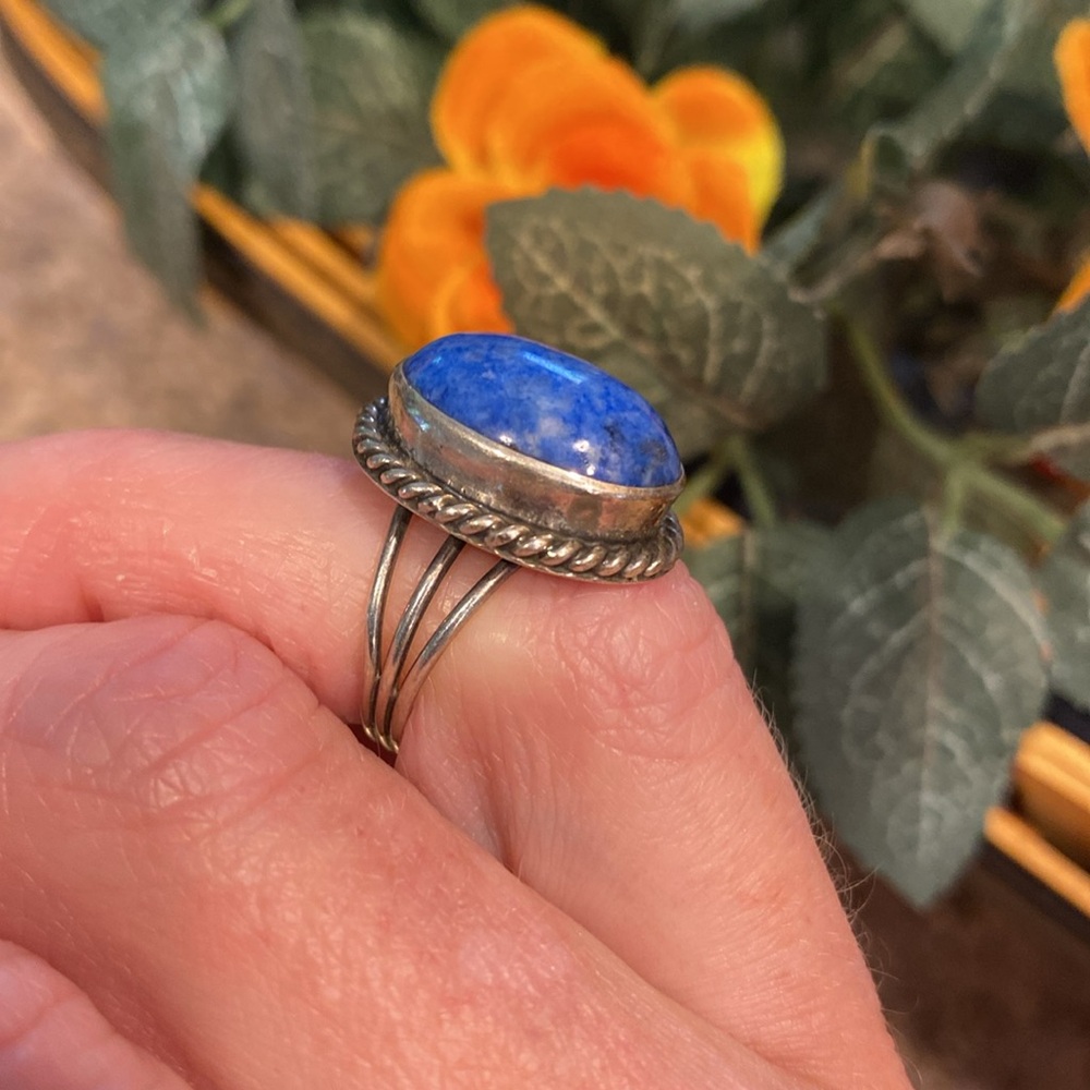 Vintage Southwestern Style Silver Tone Blue Stone Ring Size Roughly 4.75